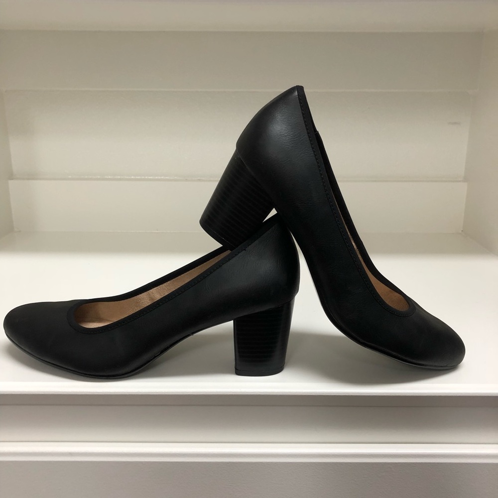 Naturalizer Black Naomi Pumps